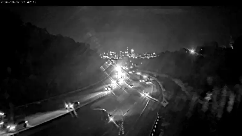 Live traffic camera: I-71/I-75 at Cut in the Hill (northbound view)