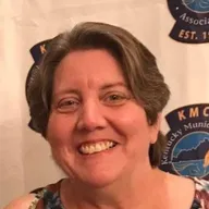 Photo of Jennifer Lipson